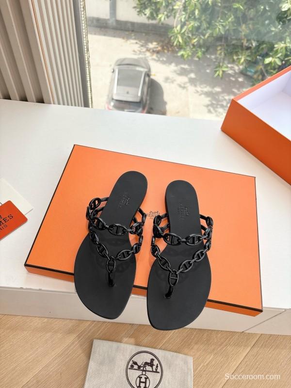 2025 Women Hermès Black Leather Chain Strap Flip Flop Sandals LY00360(F)