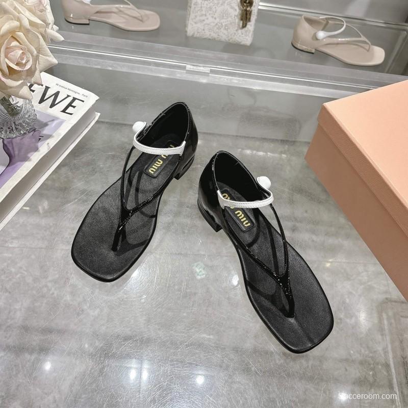 2025 Women Miu Miu Black Patent Leather T-strap Sandals With Contrast Strap KFY00289 (F)