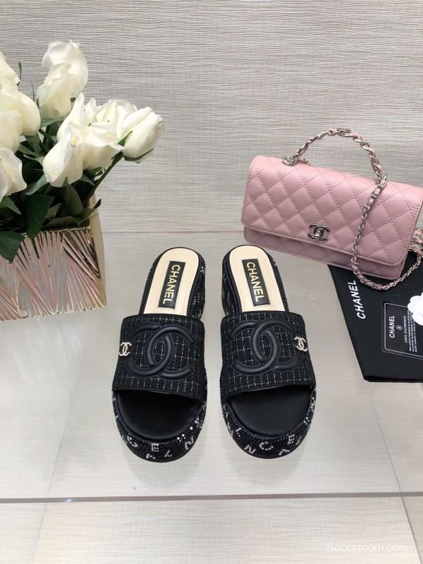 2025 Slippers CHANEL Black Fabric Slippers LY00320
