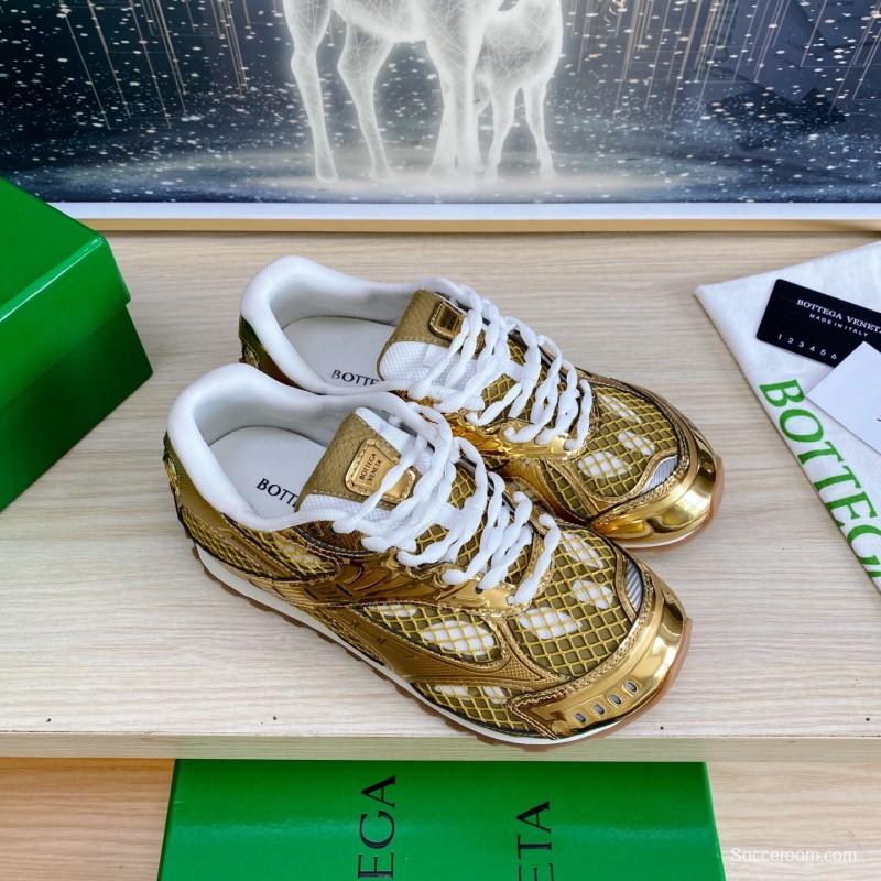 2025 Unisex Bottega Veneta Gold Lightweight Mesh Runner Sneakers Geometric Rubber Sole LY00310
