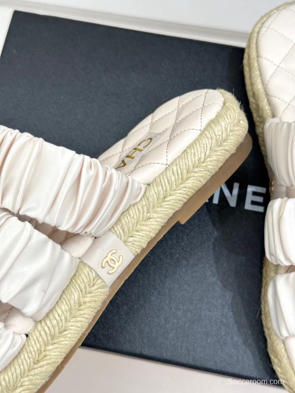 2025 Women Chanel White Leather Slippers CC Logo KFY00230