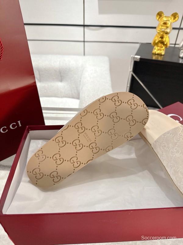2025 Unisex Gucci Beige Embossed Leather Slippers Double G AS00240