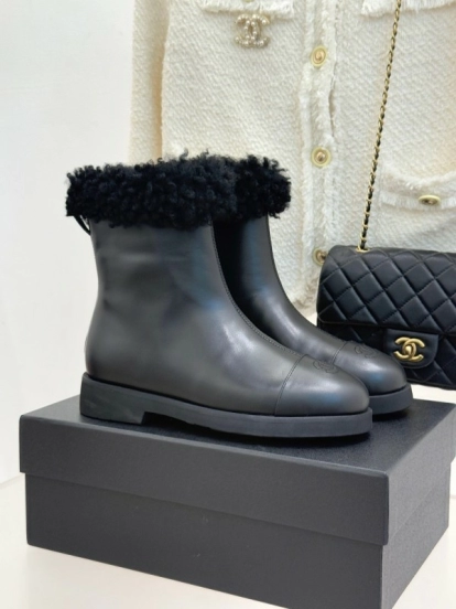 Chanel 25K Series Two-Tone CC Fur Snow Boots - KFY00300